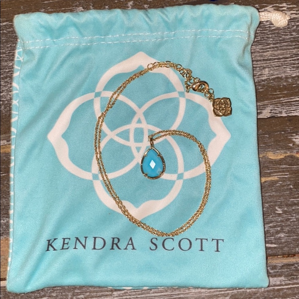 Kendra Scott necklace